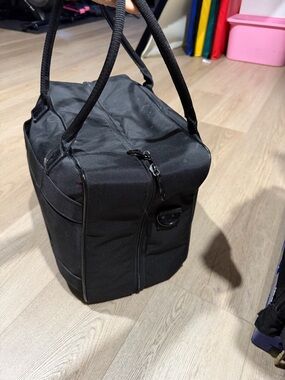 MAC Cosmetics Black Zip Cosmetic Tote